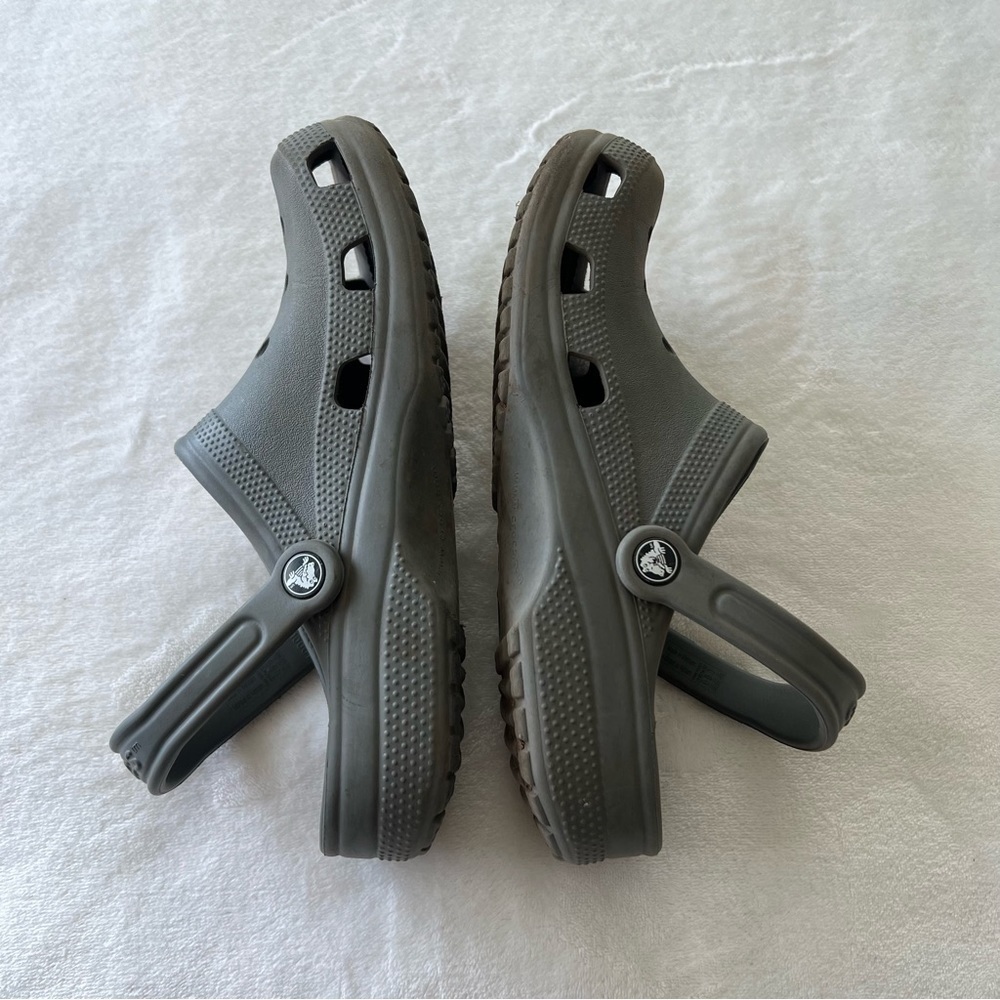 Crocs Classic Clogs with single pizza charm Size 8 - Picture 5 of 6